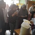 Pemdes Mekarjaya Salurkan Bantuan Beras 20 Kg untuk 245 KPM, Pastikan Tepat Sasaran WhatsApp Image 2025 08 09 at 20.39.01 4157fcb7