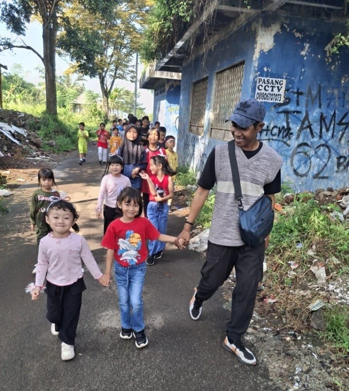 Semarak HUT ke-80 RI, Warga RW 06 Kelurahan Benteng Gelar Jalan Santai hingga Seni Budaya 3 WhatsApp Image 2025 08 10 at 11.03.58 d5490039