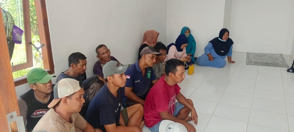 Heboh di Sidoarjo! Pengusaha Kecil Dirikan Kelompok UMKM “Bunda Munawaroh” Demi Selamatkan Lingkungan & Ekonomi Warga! 2 WhatsApp Image 2025 08 16 at 22.13.47 18702fb9