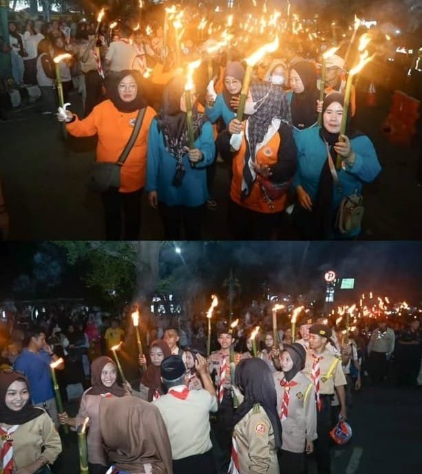 Pawai Obor Sambut HUT ke-80 RI, Sukabumi Kobarkan Semangat Patriotisme 2 WhatsApp Image 2025 08 17 at 00.32.59 29d29950