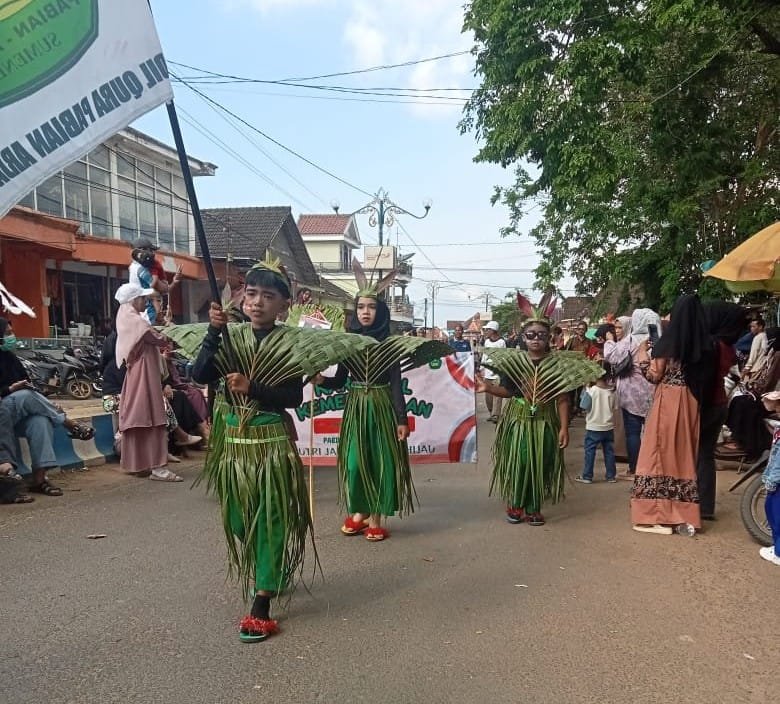 Semarak Tujuh belasan Kecamatan Arjasa Melaksanakan Pawai Atau Karnaval SDN dan MI. 3 WhatsApp Image 2025 08 23 at 16.57.55 a46e703c