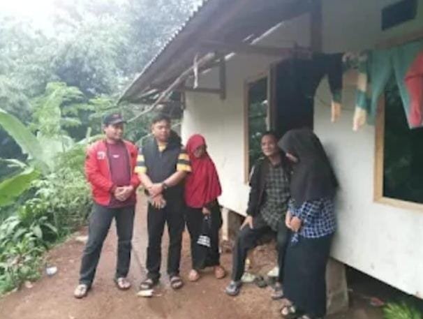 Prihatin Kasus Balita Meninggal karena Cacingan, Anggota DPRD Yudi Suryadikrama Tinjau Lokasi dan Dorong Pendataan Warga Miskin 2 WhatsApp Image 2025 08 23 at 22.43.56 c4244f41