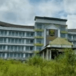 Mangkrak 5 Tahun, Gedung Miliaran Rupiah Pemkab Sukabumi Jadi “Hutan” Ilalang Screenshot 2025 09 11 101411