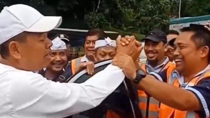 Dedi Mulyadi Tegaskan Aqua Gunakan Air Pegunungan, Pakar ITB dan UGM Jelaskan Asal Sumbernya 2 Gubernur Jawa Barat Dedi Mulyadi dalam kunjungan keduany