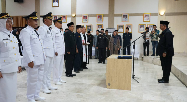 Optimalkan Kinerja Organisasi, Pemkab Sukabumi Lantik 293 Pejabat Baru 2 Screenshot 2025 10 08 150935 1