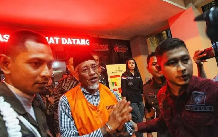 Bupati Sleman Dua Periode, Sri Purnomo, Resmi Ditahan Terkait Dugaan Korupsi Dana Hibah Pariwisata 2020 2 Screenshot 2025 10 29 151113