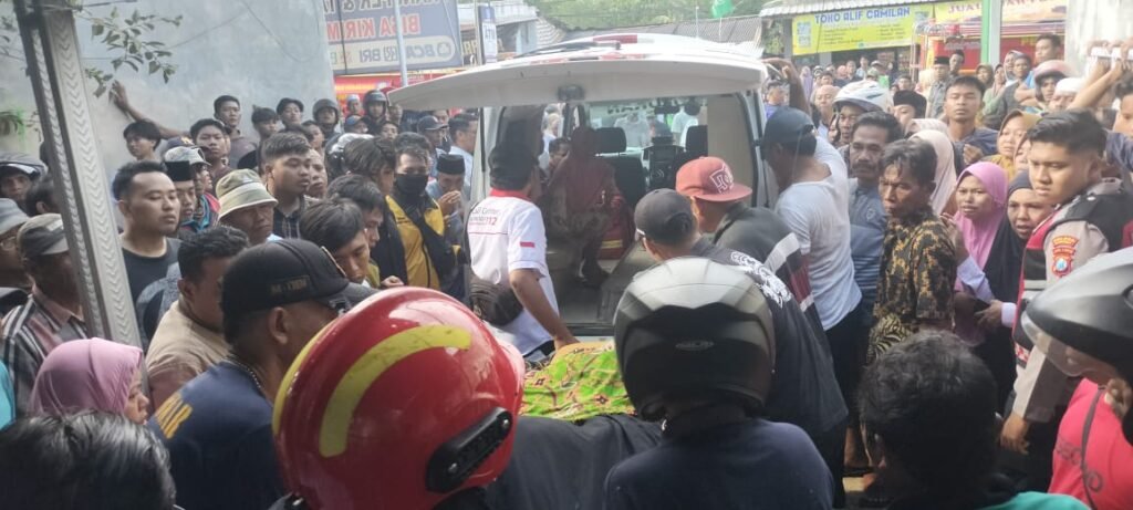 Kebakaran Toko Laundry di Pasar Jengara, Seorang Karyawati Meninggal Dunia 2 WhatsApp Image 2025 10 15 at 20.29.04 1 2