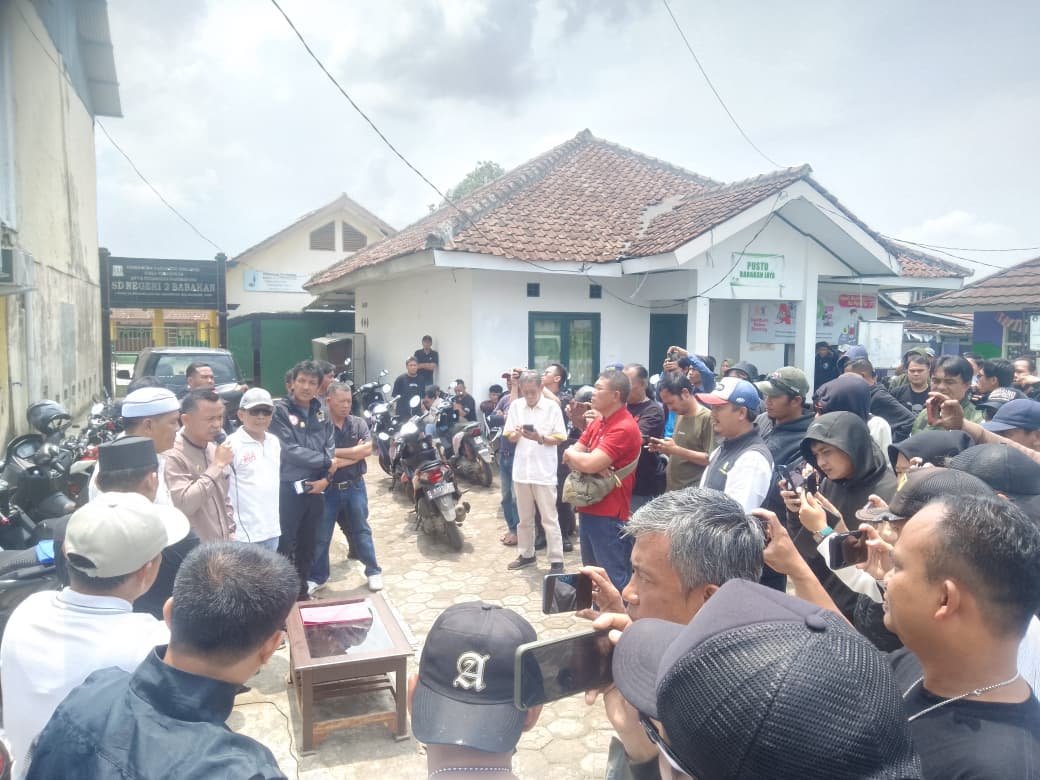 Warga Babakanjaya Nyatakan Mosi Tidak Percaya, Kepala Desa Dituding Tak Transparan dan Langgar Aturan 5 WhatsApp Image 2025 10 19 at 19.16.59 6ba93745