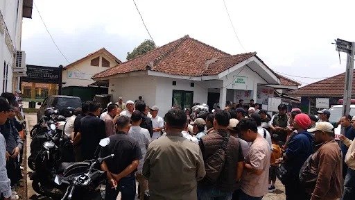 Warga Babakanjaya Nyatakan Mosi Tidak Percaya, Kepala Desa Dituding Tak Transparan dan Langgar Aturan 2 WhatsApp Image 2025 10 19 at 19.17.51 17217bd1