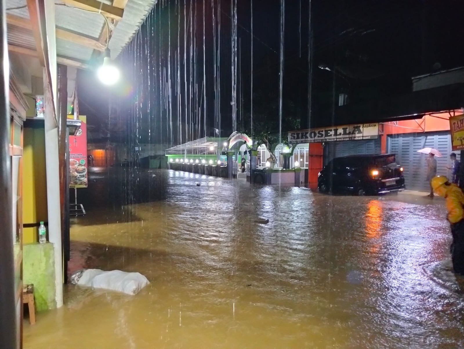 Hujan Deras Picu Banjir dan Longsor di Purabaya, Akses Jalan Sukabumi-Sagaranten Terputus 3 WhatsApp Image 2025 10 21 at 23.08.58