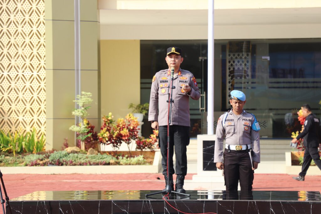 Sinergi Buruh dan Polri, Kapolres Sumenep Kobarkan Semangat Persatuan di Apel Akbar Kebangsaan 3 WhatsApp Image 2025 10 23 at 13.17.16 1 1