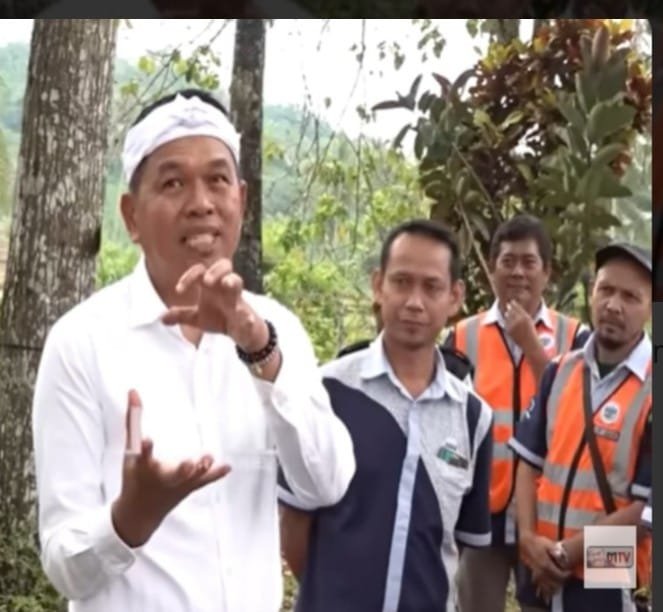 Gubernur Jabar Dedi Mulyadi Ancam Tak Perpanjang Izin Air Tanah Aqua Jika Masih Gunakan Truk ODOL 3 WhatsApp Image 2025 10 24 at 12.42.43