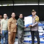 Dukung Program Asta Cita, Kapolres Sumenep Salurkan Bantuan 67,710 Ton Benih Jagung Secara Simbolis kepada Kelompok Tani WhatsApp Image 2025 10 27 at 14.03.24