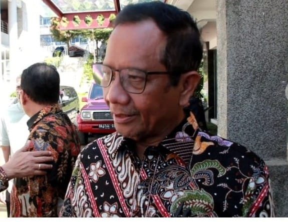 Mahfud MD Tegaskan Tak Akan Laporkan Dugaan Pembengkakan Biaya Kereta Cepat ke KPK “Sudah Diketahui Sejak Lama” 2 WhatsApp Image 2025 10 28 at 07.50.40 66a2dbc0