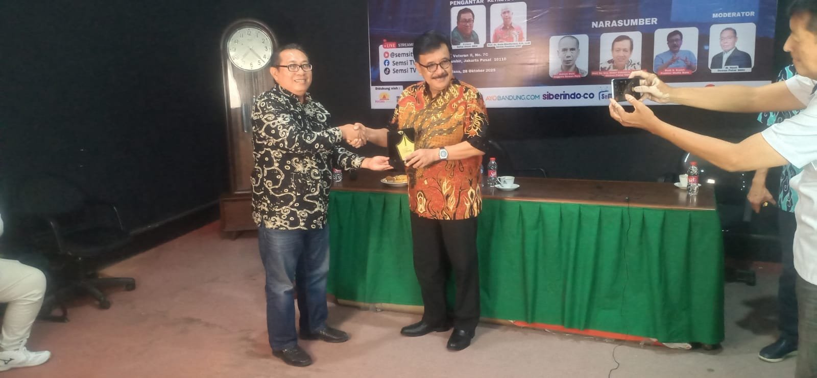 Dialog Nasional SMSI Songsong HPN 2026: “Media Baru vs UU ITE”. 4 WhatsApp Image 2025 10 29 at 01.51.42 94f98811