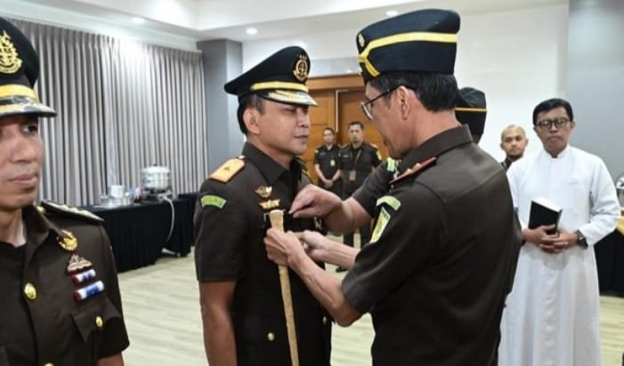 Kejati Jabar Lantik 16 Kajari dan 9 Pejabat Baru, Kajati Hermon Dekristo Tekankan Integritas dan Tanggung Jawab 3 WhatsApp Image 2025 10 29 at 13.44.21