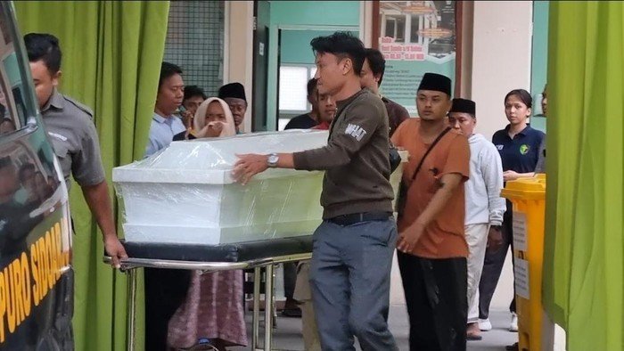 jenazah korban runtuhnya ponpes al khoziny dipulangkan 1759232841168 169