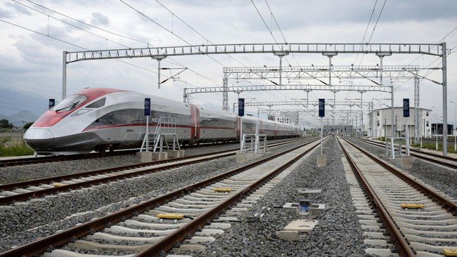 jumlah penumpang kereta cepat turun 169