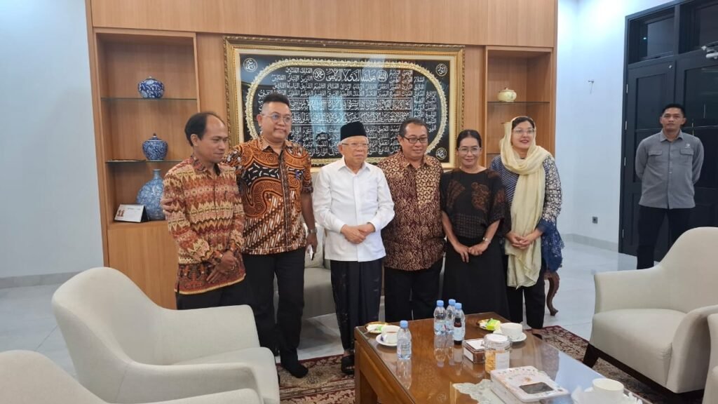 KH. Ma’ruf Amin Resmi Pimpin Dewan Penasehat SMSI, Dukung Penguatan Ekosistem Media Siber Nasional dan HPN 2026 di Banten 2 WhatsApp Image 2025 11 04 at 15.58.11 1