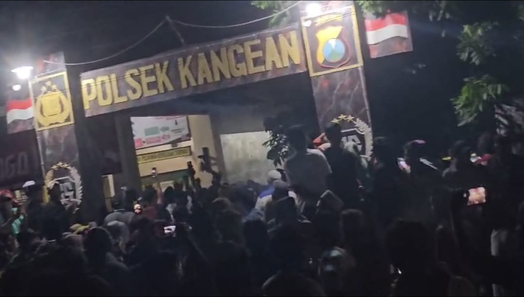 Oknum Polsek Kangean dan Kangayan Diduga Terlibat Jaringan Narkoba, Warga Marah Besar 2 WhatsApp Image 2025 11 05 at 14.51.16