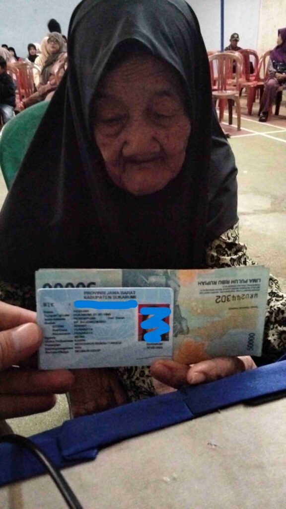 Pemdes Purabaya Salurkan BLT kepada 670 KPM, Lokasi Dialihkan ke Aula Desa 3 WhatsApp Image 2025 11 27 at 15.10.40 67607e8e