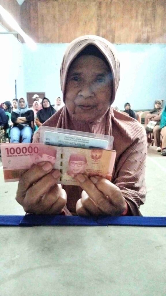 Pemdes Purabaya Salurkan BLT kepada 670 KPM, Lokasi Dialihkan ke Aula Desa 2 WhatsApp Image 2025 11 27 at 15.10.40 b00b49ec