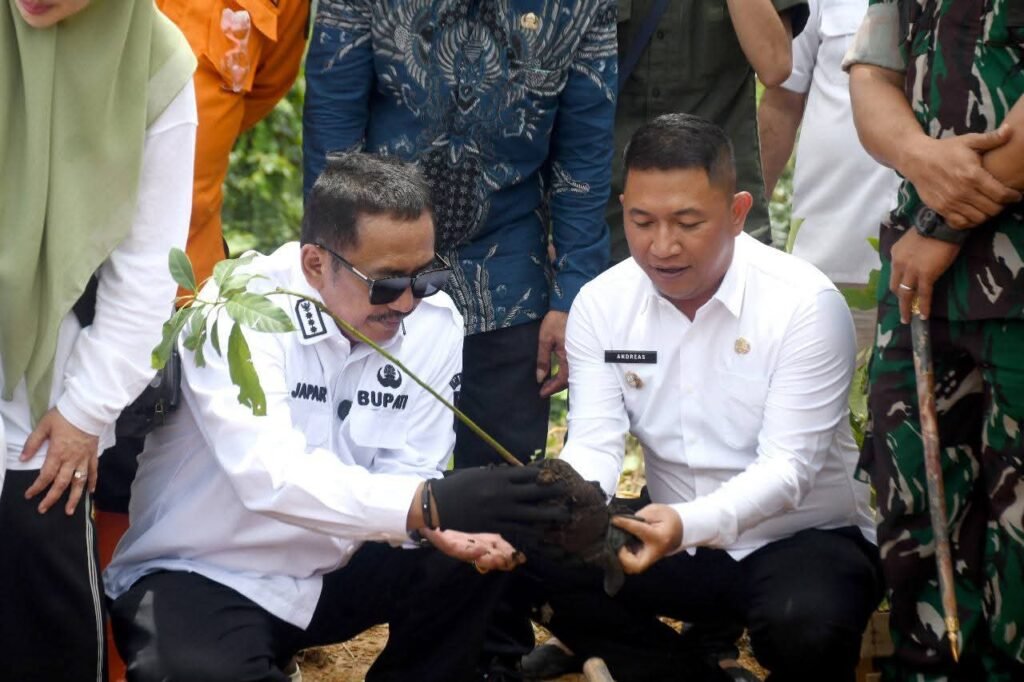Menko A. Muhaimin Tinjau Pemulihan Bencana Cisolok, Pemerintah Bangun Puluhan Rumah untuk Warga Terdampak 2 WhatsApp Image 2025 11 28 at 10.03.20 1
