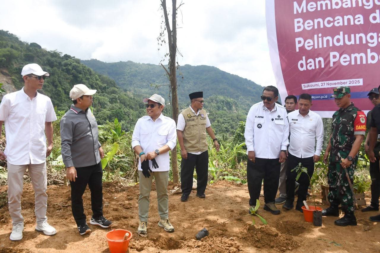 Menko A. Muhaimin Tinjau Pemulihan Bencana Cisolok, Pemerintah Bangun Puluhan Rumah untuk Warga Terdampak 1 WhatsApp Image 2025 11 28 at 10.03.20