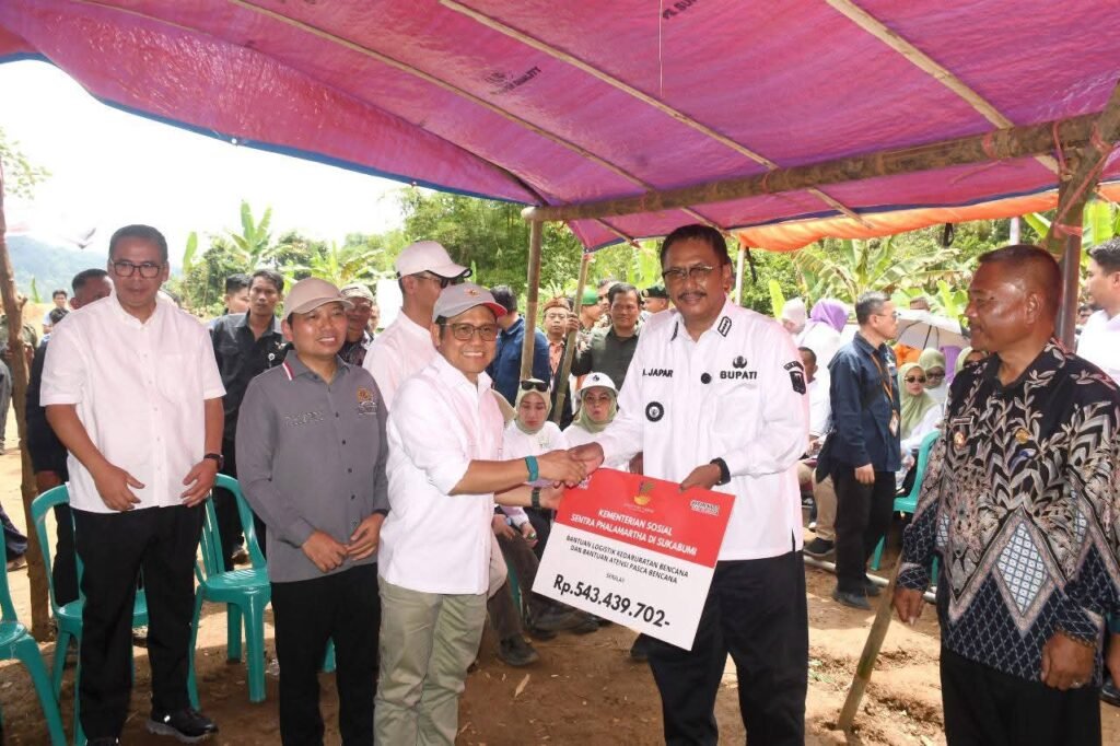 Menko A. Muhaimin Tinjau Pemulihan Bencana Cisolok, Pemerintah Bangun Puluhan Rumah untuk Warga Terdampak 3 WhatsApp Image 2025 11 28 at 10.03.21