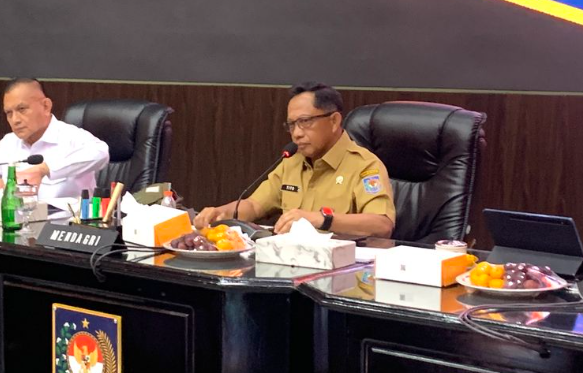 Para Bupati Mengaku Tak Mampu Atasi Banjir Besar, Pemerintah Pusat Ambil Alih Distribusi Logistik ke Aceh 1 Screenshot 2025 12 01 170521