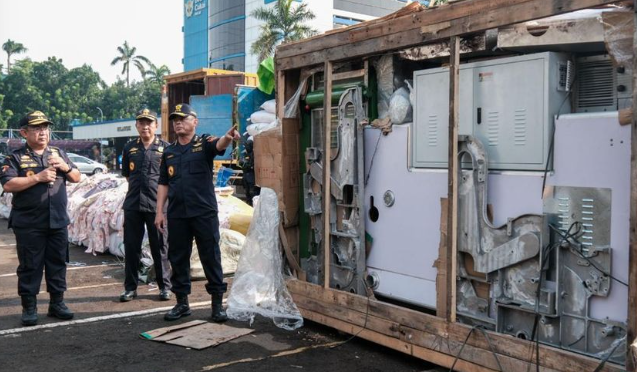 Bea Cukai Sita 4 Mesin Rokok Ilegal di Sunda Kelapa, Mampu Produksi 3.000 Batang per Menit 5 Screenshot 2025 12 12 090310