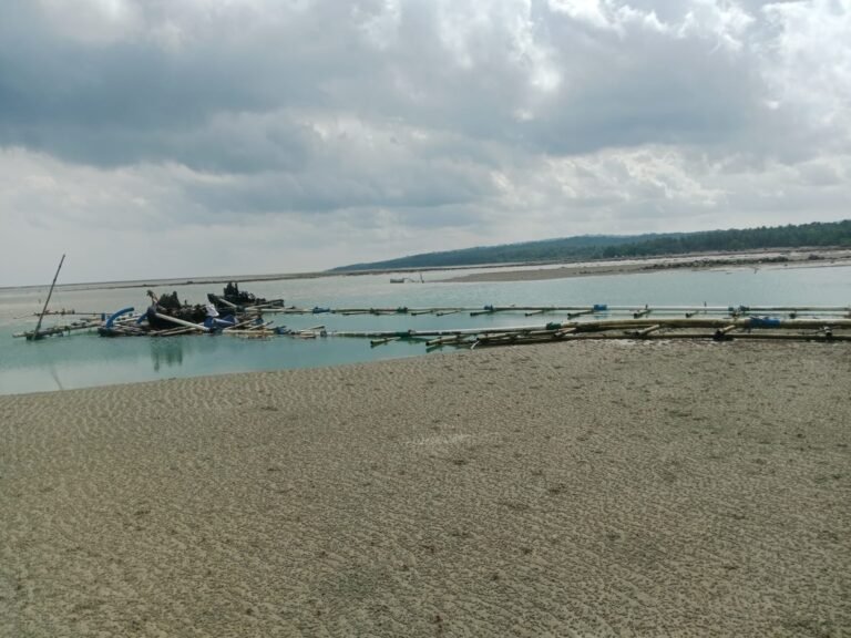 Pengerukan Pasir di Pantai Talage Deje di Duga dibiarkan Bertahun-Tahun di Desa Angon-angon Dipertanyakan