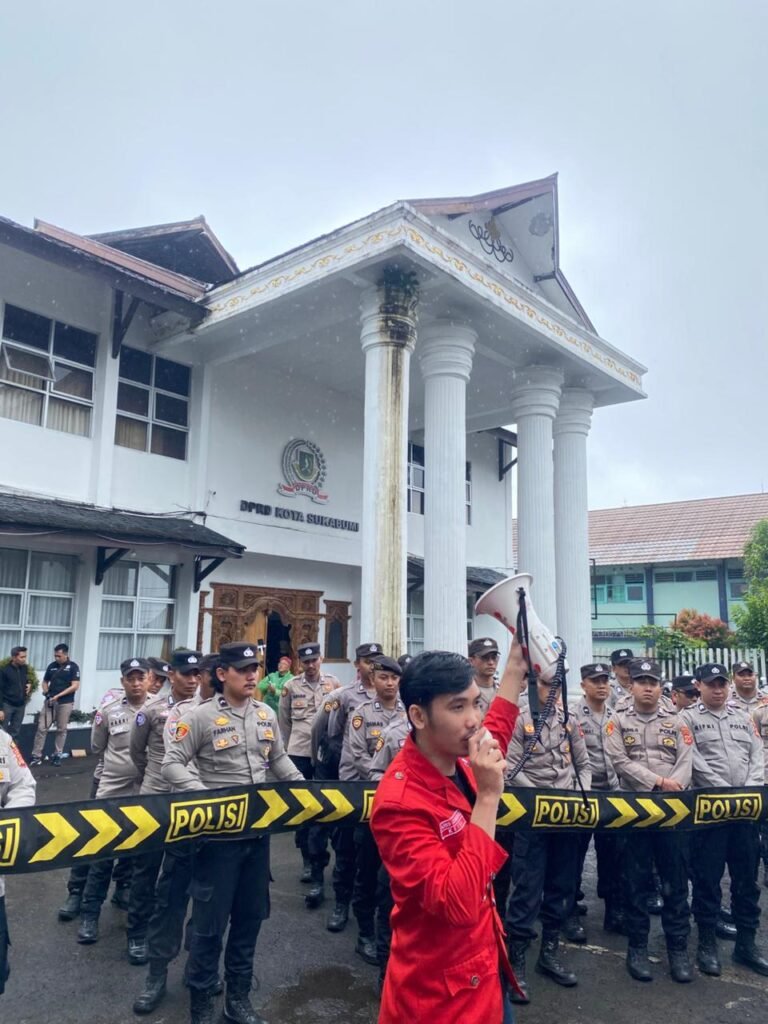 GMNI Sukabumi Raya Soroti Rangkap Jabatan di TKPP, Desak Interpelasi DPRD hingga Evaluasi Kemendagri 2 WhatsApp Image 2026 01 20 at 11.24.32 PM