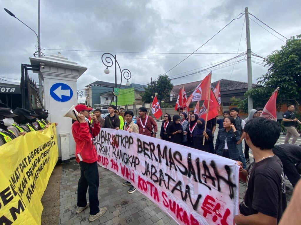 GMNI Sukabumi Raya Soroti Rangkap Jabatan di TKPP, Desak Interpelasi DPRD hingga Evaluasi Kemendagri 3 WhatsApp Image 2026 01 20 at 11.25.28 PM