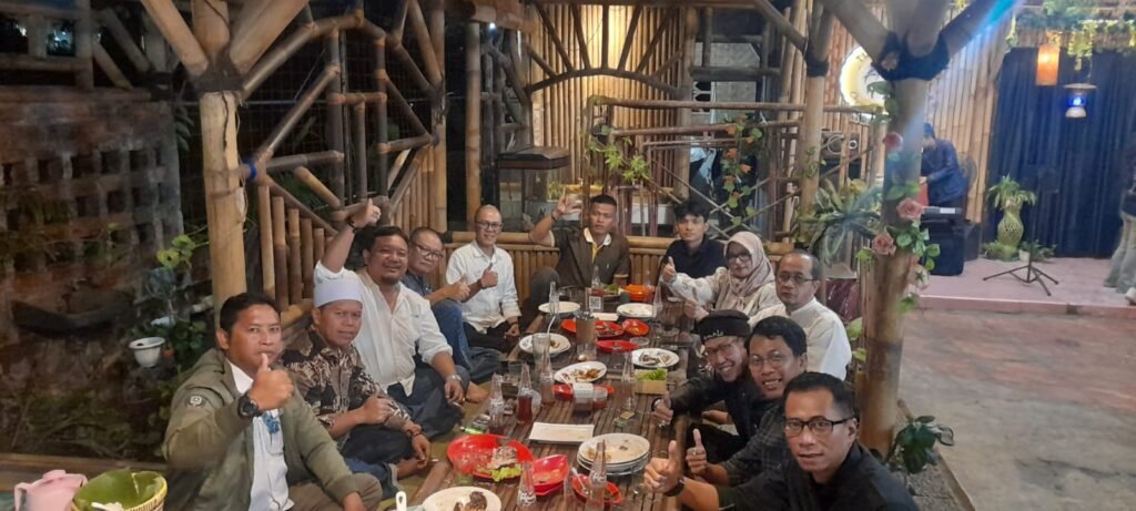 Silaturahmi Ramadan SMSI Sukabumi Raya: Bukber Hangat yang Melahirkan Panitia Pelantikan Pengurus 2025–2028 2 WhatsApp Image 2026 03 08 at 8.38.26 PM 1