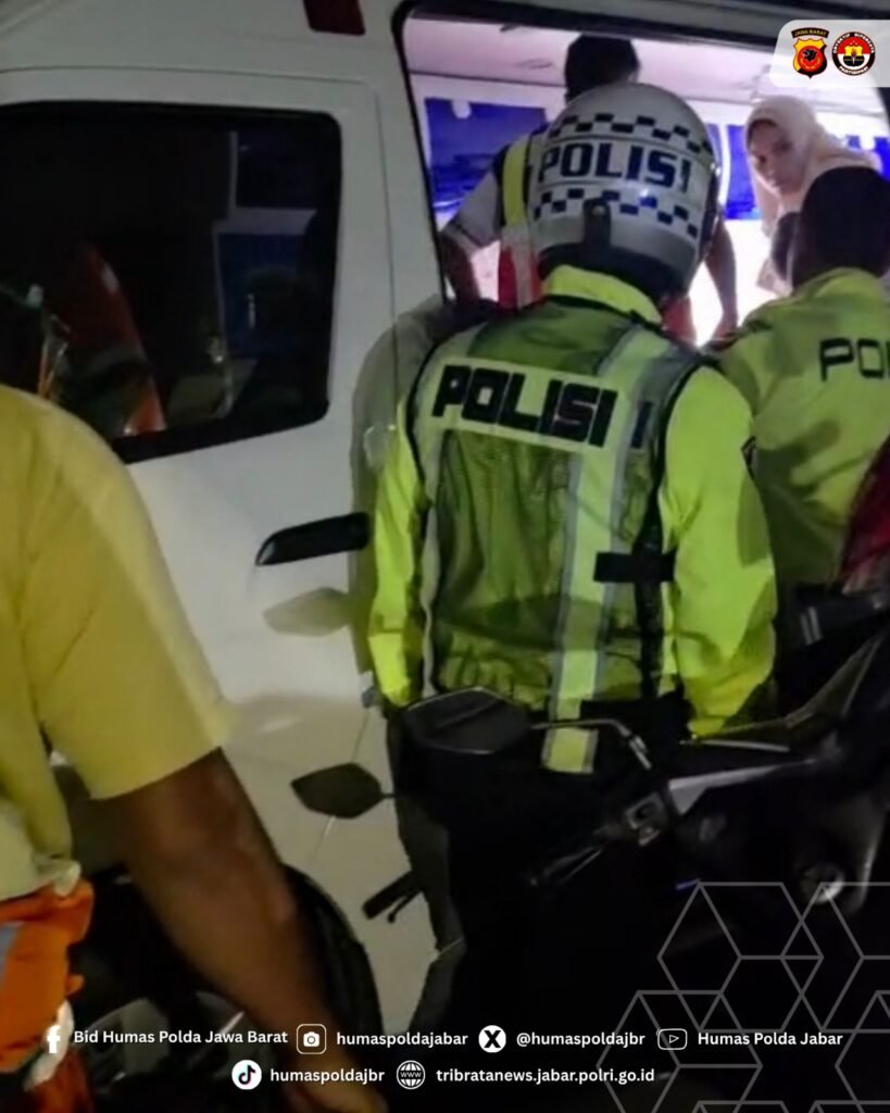 Aksi Sigap Satlantas Polres Indramayu Selamatkan Balita Kejang di Tol Cipali KM 137 2 WhatsApp Image 2026 03 26 at 16.26.08