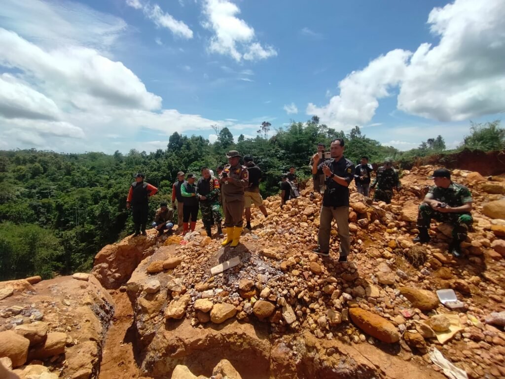 Tambang Ilegal di Sukabumi Terkuak, Indikasi Pencemaran Sungai dan Bukaan Lahan Luas Ditemukan 3 WhatsApp Image 2026 04 11 at 8.48.00 PM 1