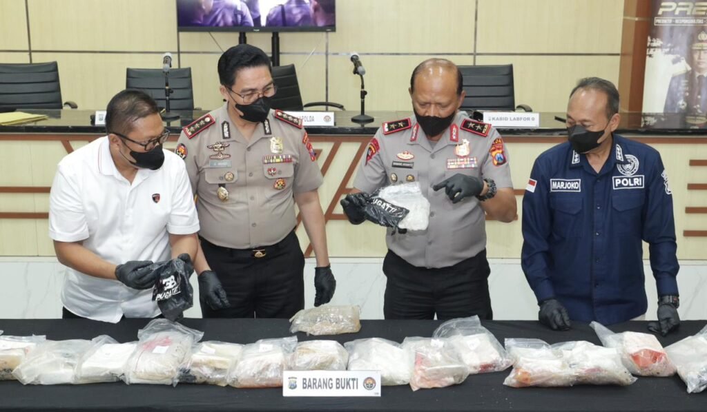 Polda Jatim Lakukan Uji Laboratoris Terkait Temuan Diduga Narkotika 27,83 Kg di Pesisir Giligenting Sumenep 2 WhatsApp Image 2026 04 16 at 5.29.33 PM 1