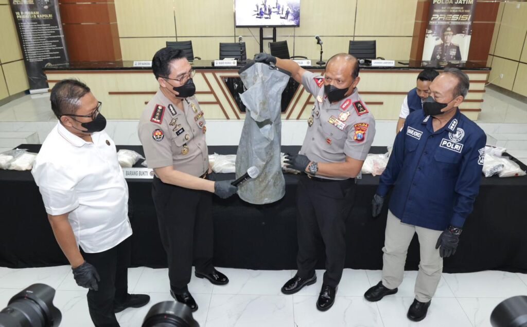 Polda Jatim Lakukan Uji Laboratoris Terkait Temuan Diduga Narkotika 27,83 Kg di Pesisir Giligenting Sumenep 3 WhatsApp Image 2026 04 16 at 5.29.34 PM