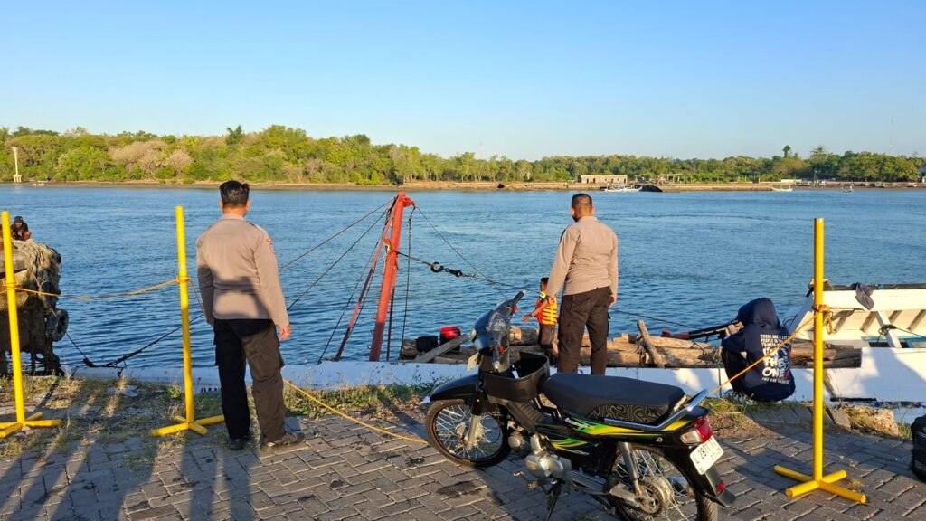 Polsek Kalianget Dukung Ketahanan Pangan Melalui Pengecekan Tanaman Sayuran di Desa Kalianget Timur 2 WhatsApp Image 2026 06 15 at 11.22.34