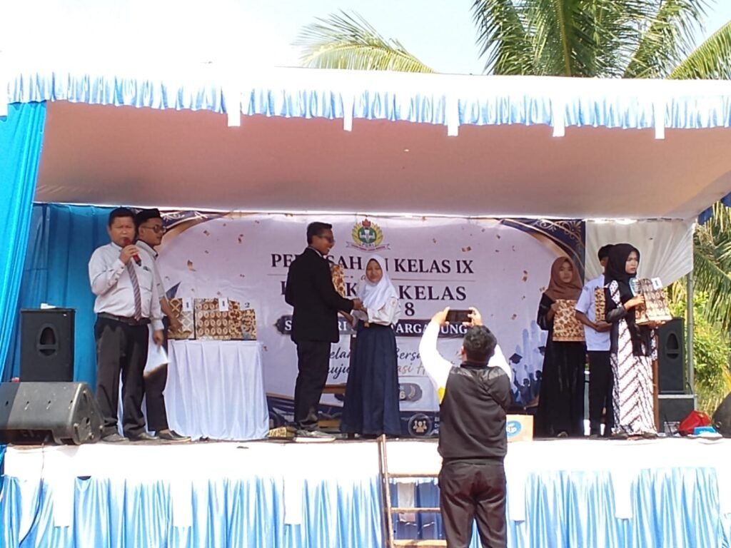 Perpisahan Kelas IX dan Kenaikan Kelas VII-VIII SMP PGRI 3 Bantargadung Berlangsung Meriah dan Kondusif 2 WhatsApp Image 2026 06 17 at 11.39.00 AM