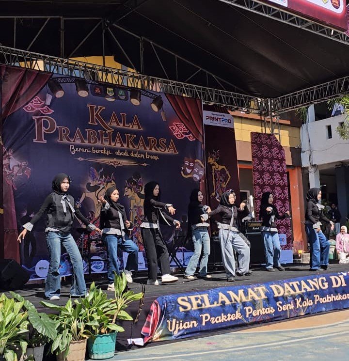 Pentas Seni Kala Prabhakarsa 2026 Jadi Ajang Penguatan Karakter dan Kreativitas Siswa SMKN 1 Cianjur 2 WhatsApp Image 2026 06 17 at 4.44.18 PM