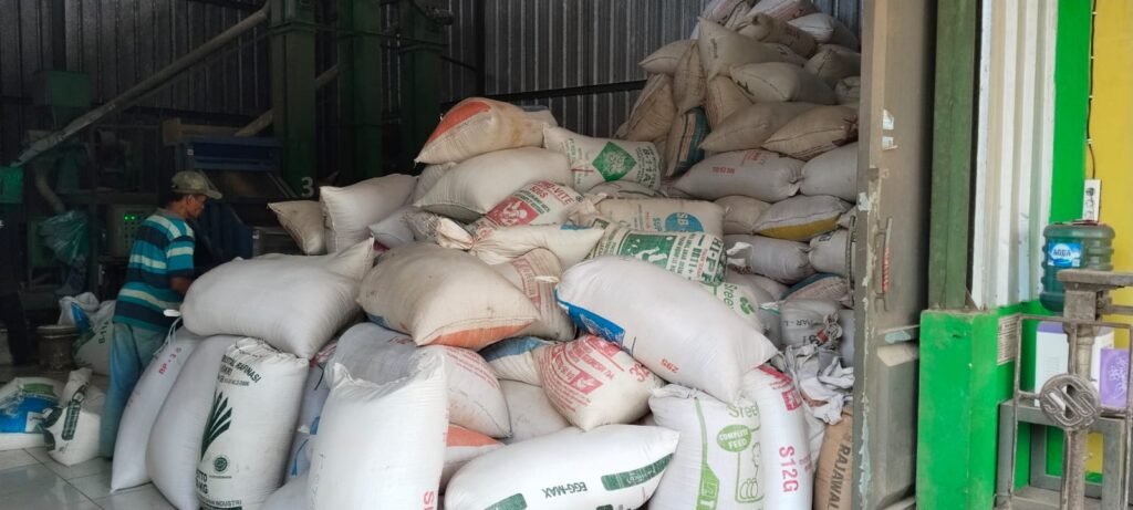 BUMDes Caringinnunggal Kelola Rp227 Juta, Klaim Transparan! Bisnis Gabah Tembus Program MBG, PAD Desa Ikut Mengalir 3 WhatsApp Image 2026 07 04 at 17.17.04