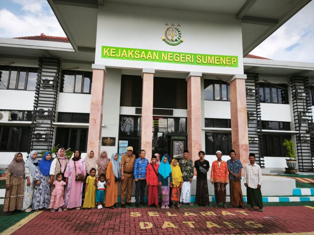 Masyarakat Raas Merasa Kehilangan Atas Pindahnya Camat Subiyakto Yang Kini Emban Tugas Jadi Camat Arjasa. 2 WhatsApp Image 2026 07 15 at 4.39.02 PM