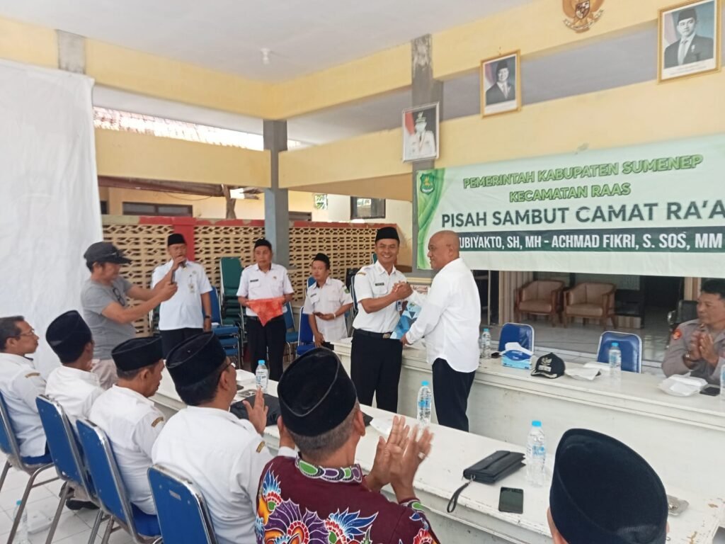 Momen Pisah Sambut Camat Raas Dari Subiyakto SH.MH Pada Achmad Fikri,S.SOS,MM. 3 WhatsApp Image 2026 07 22 at 1.04.31 PM