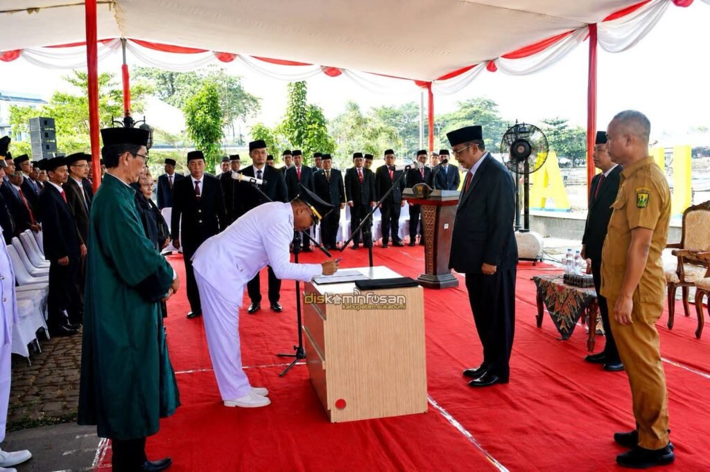 327 Pejabat Administrator dan Pengawas Dilantik, Bupati Sukabumi Tekankan Integritas dan Kualitas Pelayanan Publik 2 WhatsApp Image 2026 08 10 at 14.14.42