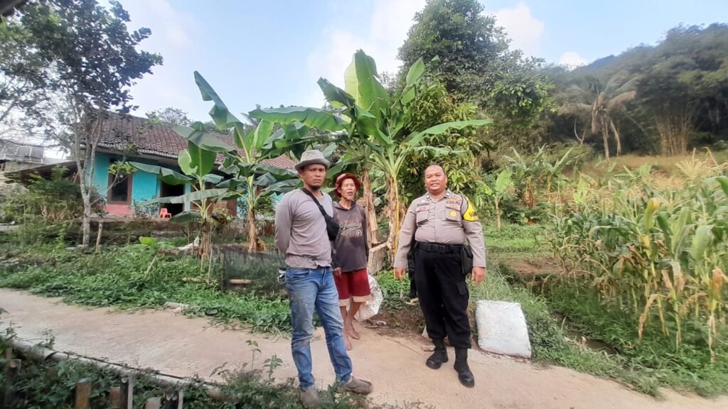 Cegah Karhutla di Musim Kemarau, Bhabinkamtibmas Semplak Gencar Edukasi Warga 3 WhatsApp Image 2026 09 04 at 4.59.55 PM