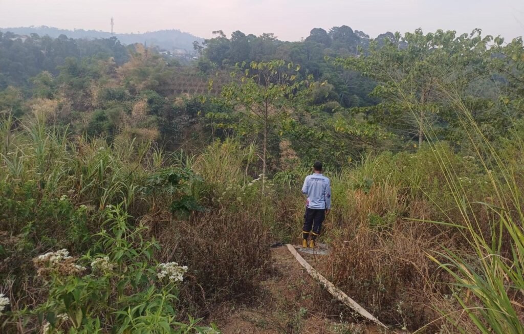 Gercep, Polsek Cidadap Bersama Forkopimcam, Damkar dan Warga Tangani Kebakaran Alang-Alang dan Pohon Bambu 3 WhatsApp Image 2026 09 17 at 09.02.082
