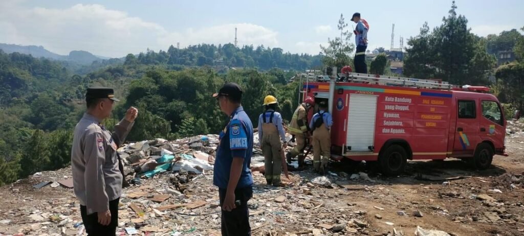 Polsek Cidadap Monitor dan Koordinasikan Penutupan Pembuangan Sampah Ilegal di Cihanja Ciumbuleuit Pra-Kebakaran 2 WhatsApp Image 2026 09 17 at 09.04.09