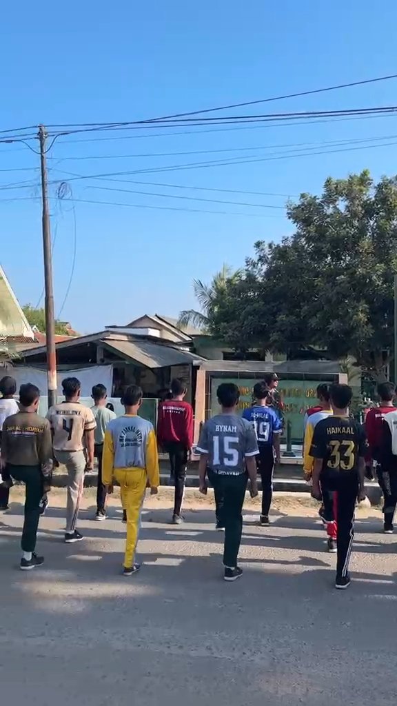 Penuh Disiplin, Pasukan Pengibar Hari Santri di Arjasa Bersiap Kibarkan Merah Putih 3 WhatsApp Image 2026 10 11 at 9.54.16 AM